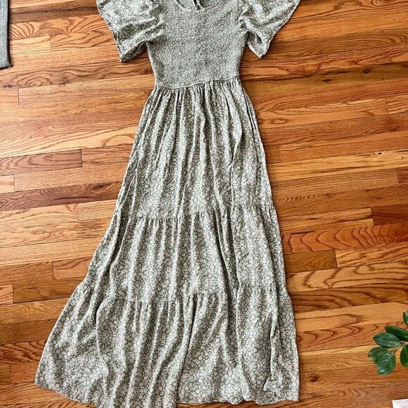 Floral Maxi Dress with Puff Sleeves - Picture 2 of 8